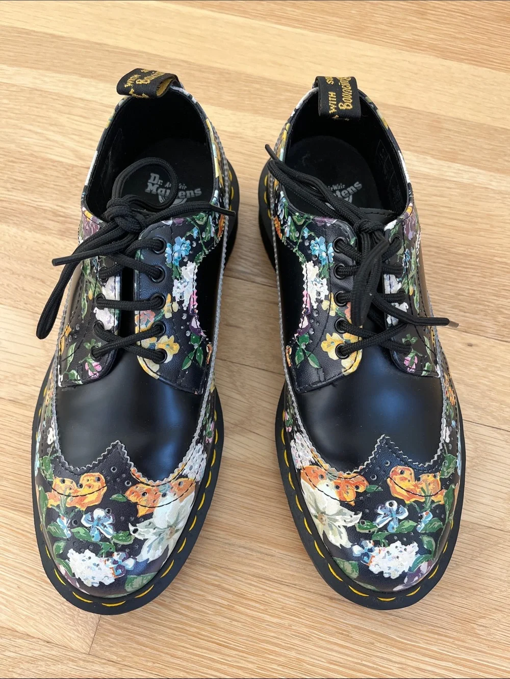 Dr. Martens Darcy Black Leather Oxford Shoes with Multicolor Floral Print size 8